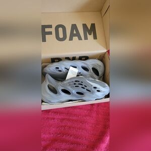 Yeezy Foam Runner 7M